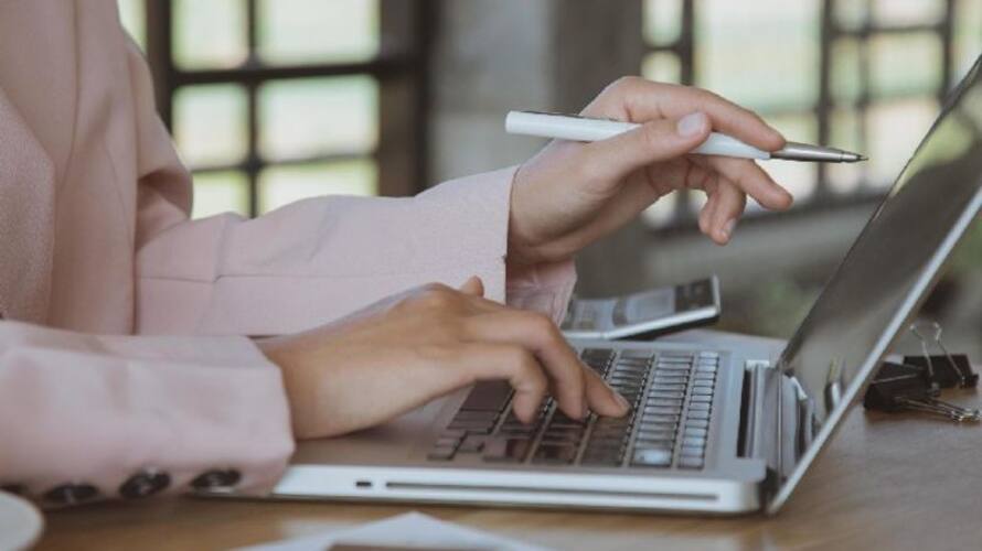 woman got new job within 3 days after she fired from old firm woman got new job within 3 days after she fired from old firm