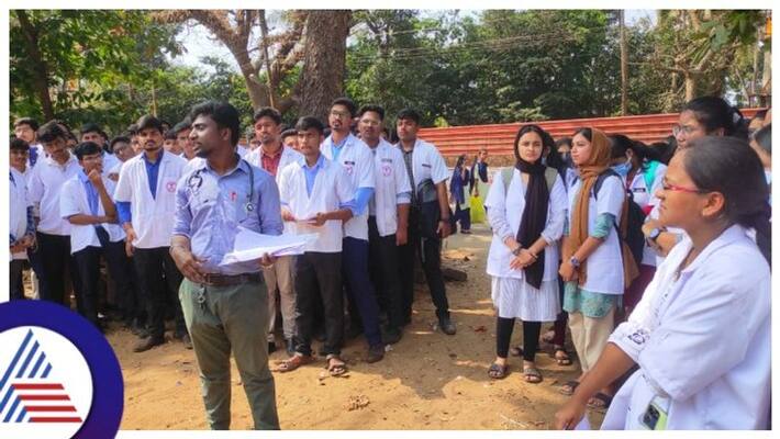 Students protest against the government medical college in Uttara Kannada gow Students protest against the government medical college in Uttara Kannada gow