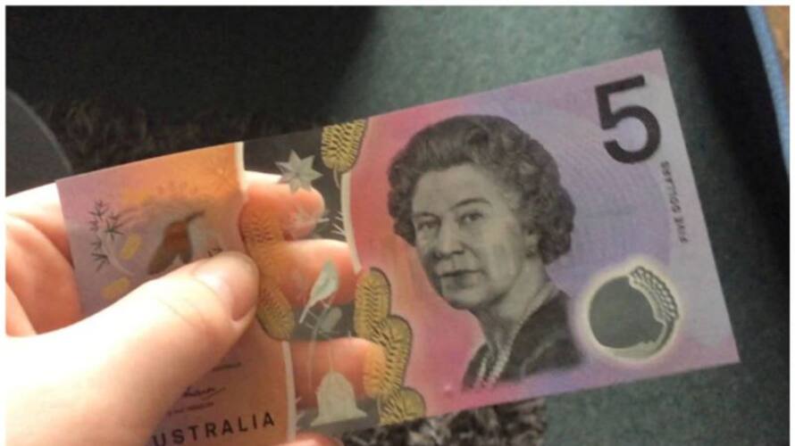 australia removes queen elizabeths image from currency note australia removes queen elizabeths image from currency note