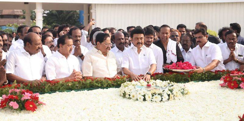 Chief Minister Stalin and EPS OPS paid tributes to Arignar Anna on his memorial day