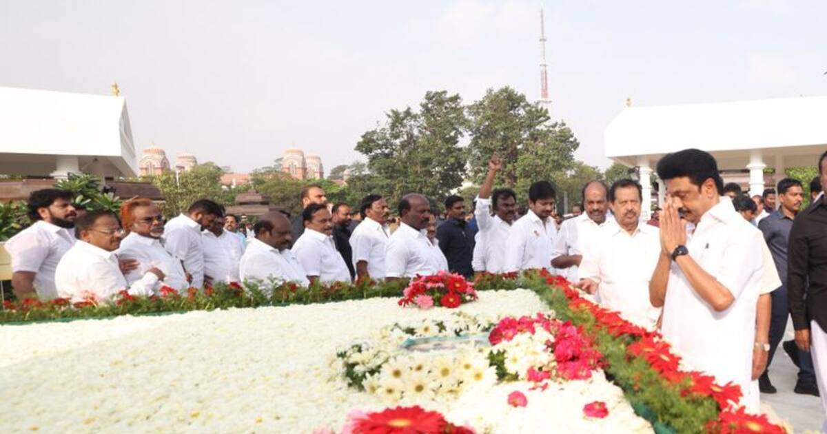 இப்படை தோற்பின் எப்படை வெல்லும்? அண்ணாவுக்கு பேரணியாக சென்று மரியாதை செலுத்திய முதல்வர்