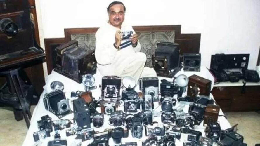 Photographer Dilish Parekh with two world records for largest collection of antique cameras dies rlp Photographer Dilish Parekh with two world records for largest collection of antique cameras dies rlp