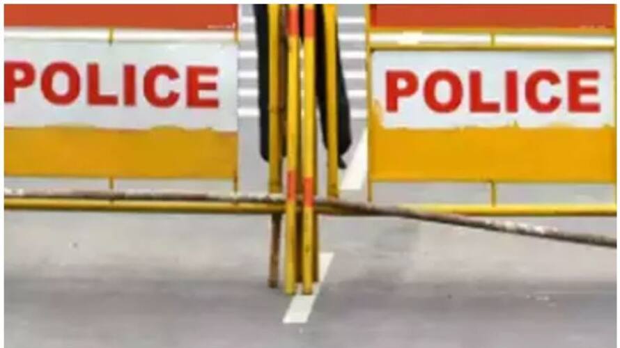 Two cops dismissed from services for extorting a couple in Bengaluru nbu Two cops dismissed from services for extorting a couple in Bengaluru nbu