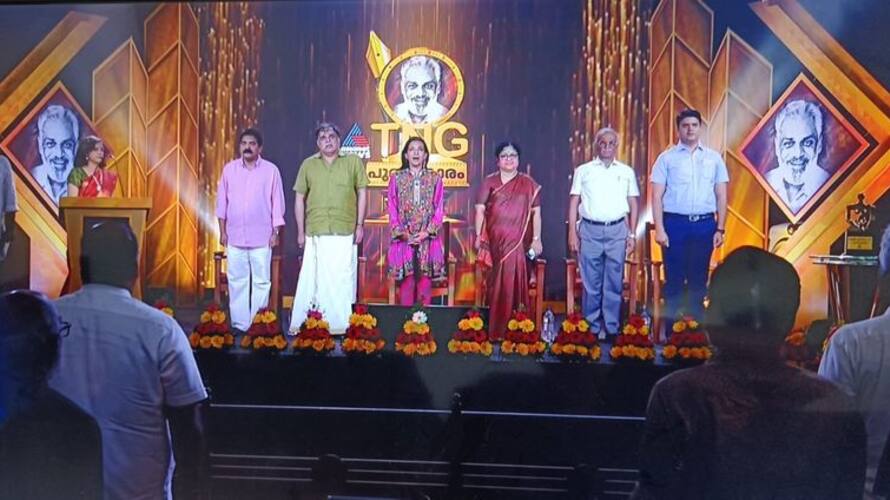 Asianet News TNG Award Presented to Kudumbashree by Mallika Sarabhai Asianet News TNG Award Presented to Kudumbashree by Mallika Sarabhai