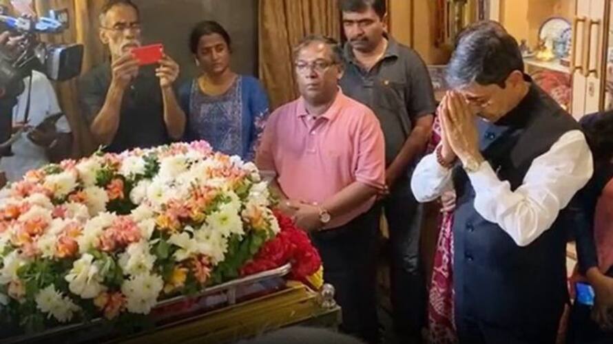 Tamil Nadu Governor RN Ravi paid tributes to late singer Vani Jayaram Tamil Nadu Governor RN Ravi paid tributes to late singer Vani Jayaram