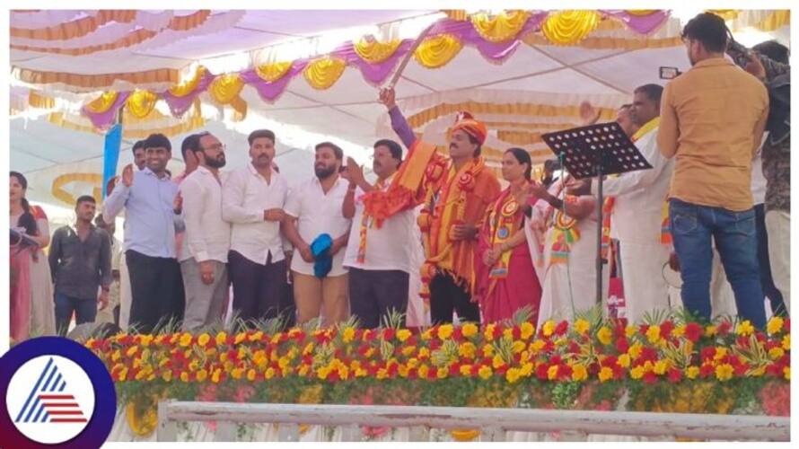 gali Janardhan Reddy road show in hiriyur at chitradurga gow gali Janardhan Reddy road show in hiriyur at chitradurga gow