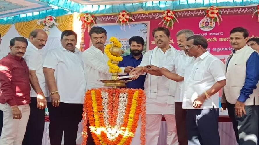 Minister R Ashok Talks Over Coffee Growers Problems in Chikkamagaluru grg Minister R Ashok Talks Over Coffee Growers Problems in Chikkamagaluru grg