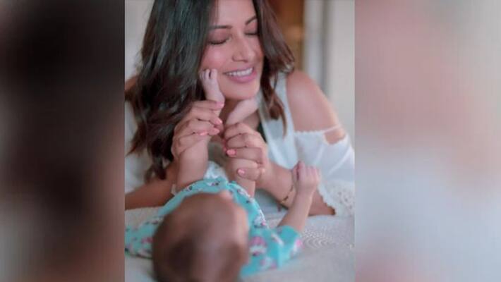 Bipasha Basus New Pic With Daughter Devi azn Bipasha Basus New Pic With Daughter Devi azn
