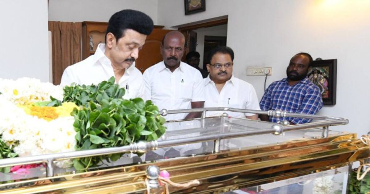 பாடகி வாணி ஜெயராம் உடலுக்கு முதல்வர் மு.க.ஸ்டாலின் நேரில் அஞ்சலி