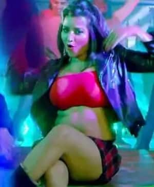 300px x 364px - Bhojpuri SEXY video and pictures: Monalisa's HOT dance moves with Pawan  Singh go viral-WATCH
