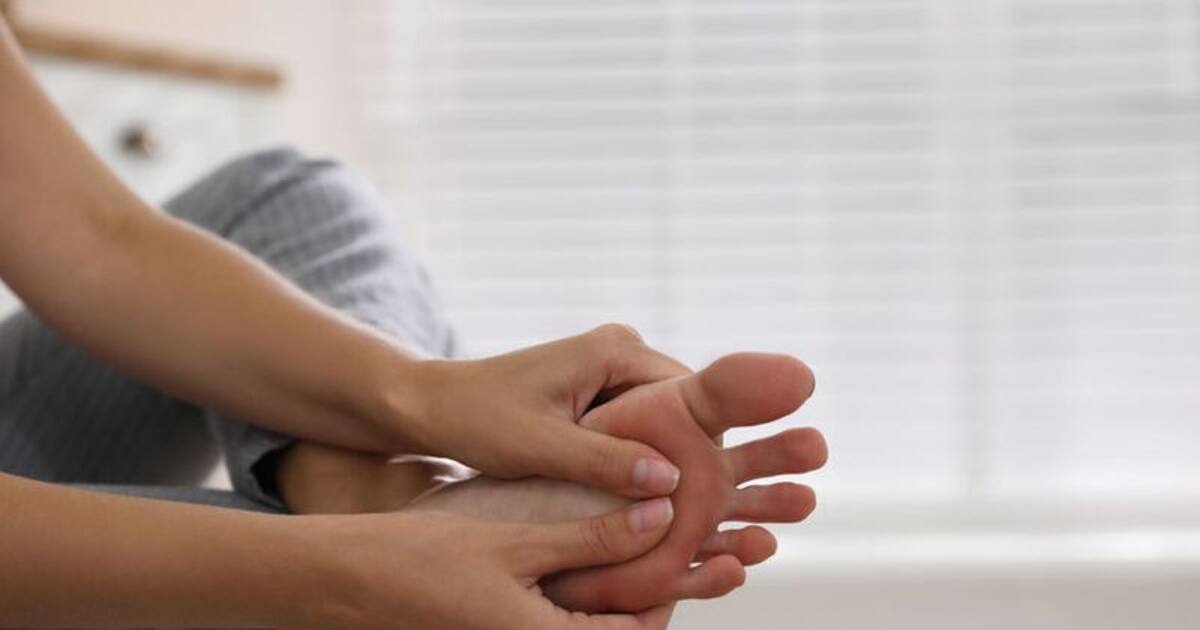 Dark legs: கால்கள் நிறம் மாறி கருப்பாக இருக்கிறதா? இதோ அசத்தலான டிப்ஸ்!