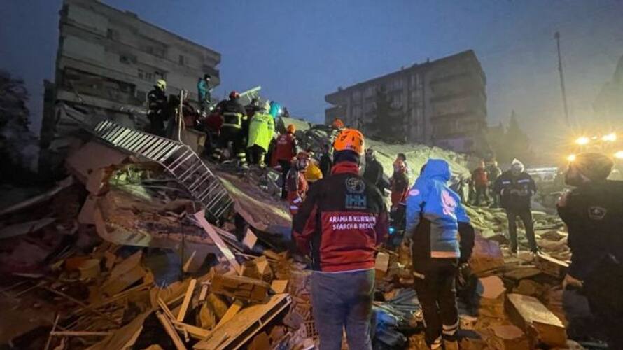 Powerful Earth Quake In Turkey, Syria, Over 300 Dead, People Were Sleeping in that time - bsb Powerful Earth Quake In Turkey, Syria, Over 300 Dead, People Were Sleeping in that time - bsb
