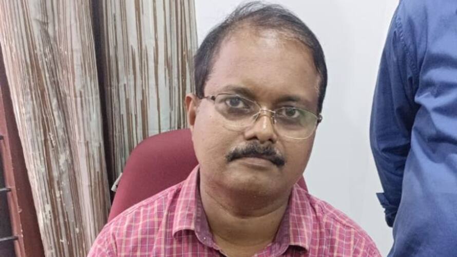 Gynecologist vigilance caught while accepting bribe Gynecologist vigilance caught while accepting bribe