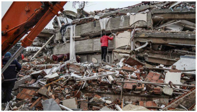 More than 8000 people Killed In Turkey, Syria Earthquake: rescue workers grapple