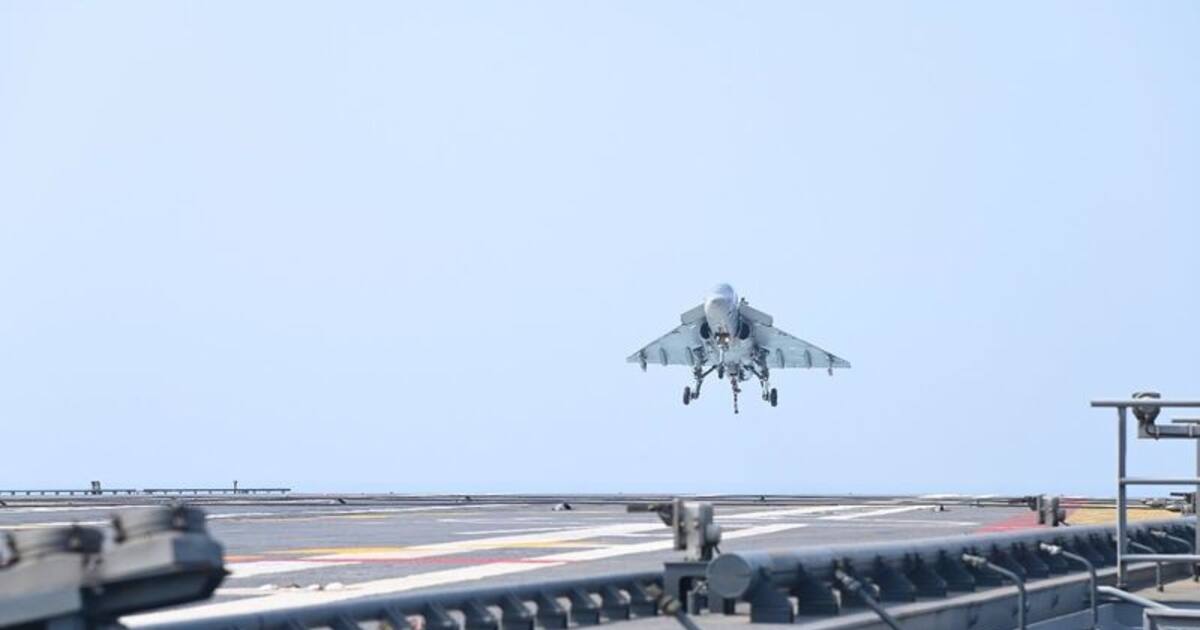INS Vikrant:Tejas:புதிய வரலாறு! ஐஎன்எஸ் விக்ராந்த் போர்க்கப்பலில் தேஜாஸ் போர்விமானத்தை தரையிறக்கி சாதனை