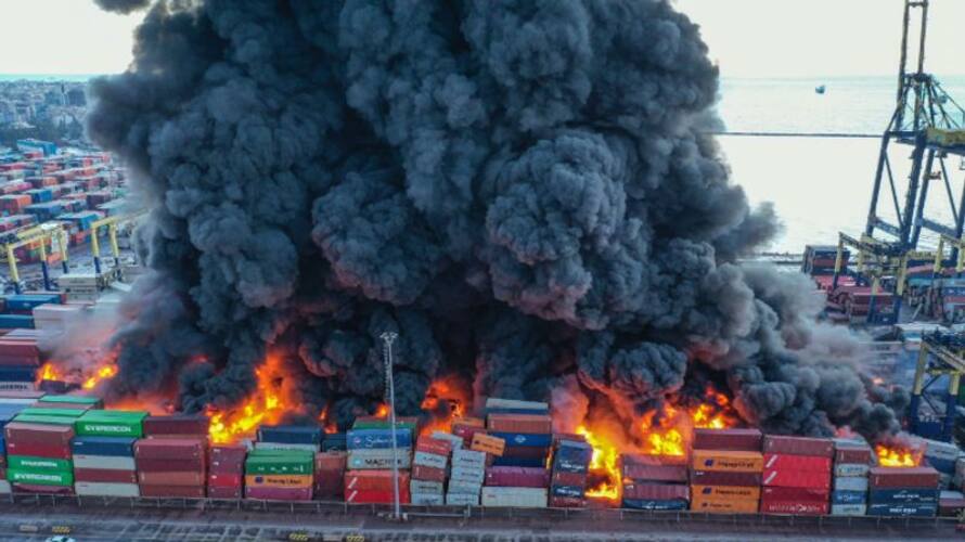 Fire breaks out in Turkey port after earth quake etj Fire breaks out in Turkey port after earth quake etj