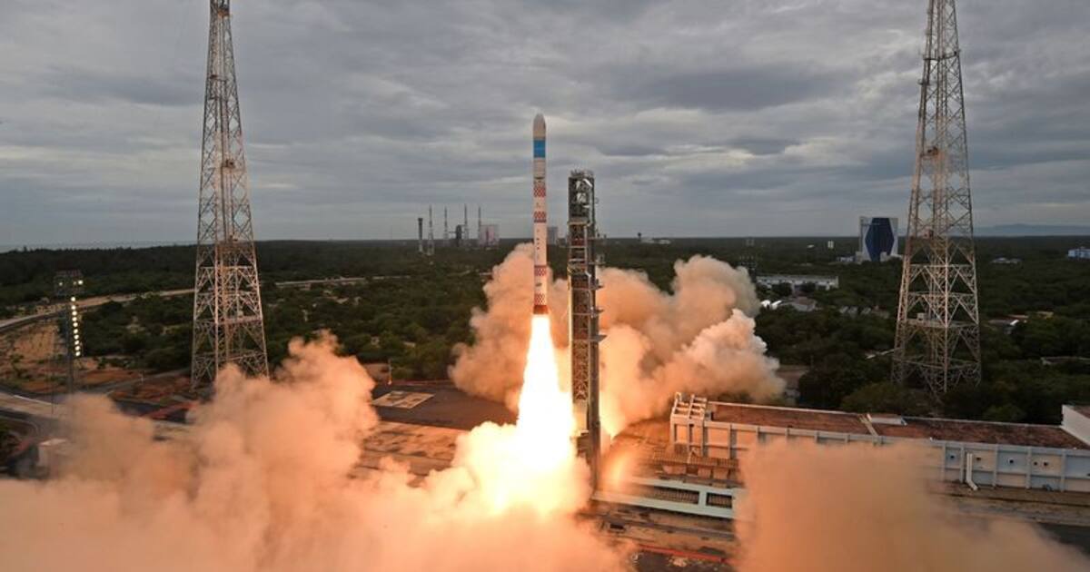 ISRO 2023:இஸ்ரோவின் SSLV-D2 ராக்கெட் 3 செயற்கைக்கோள்களுடன் நாளை  விண்ணில் பாய்கிறது: வெற்றியாகுமா? 
