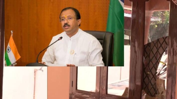 Union Minister of State for External Affairs V Muraleedharan house attacked by miscreants in Kerala akb Union Minister of State for External Affairs V Muraleedharan house attacked by miscreants in Kerala akb
