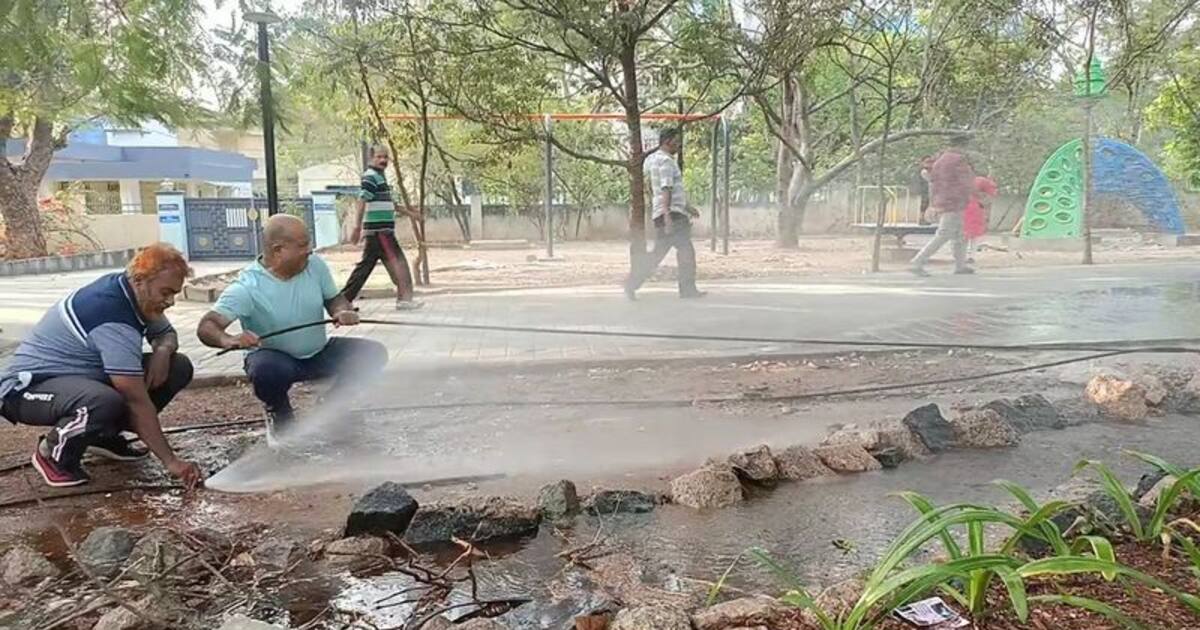 கோவை ரேஸ்கோர்ஸ் பகுதியில் பல்வேறு இடங்களில் குடிநீர் குழாய்களில் உடைப்பு