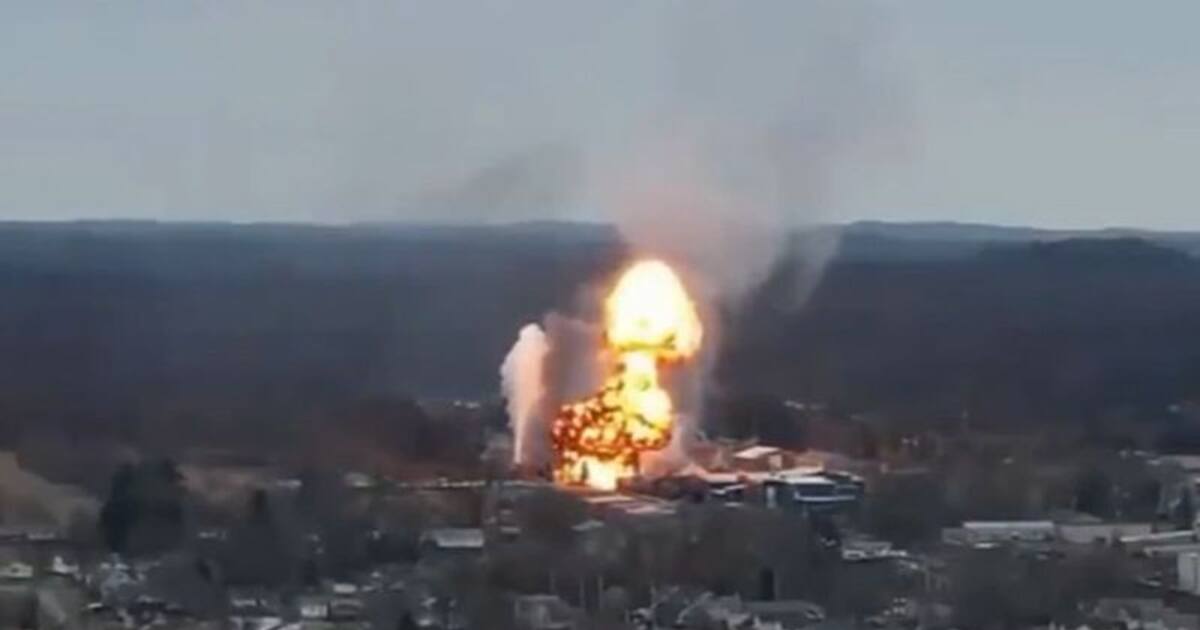 அமெரிக்காவில் இரசாயனங்களை ஏற்றிச் சென்ற ரயில் தடம் புரண்டு விபத்து! 