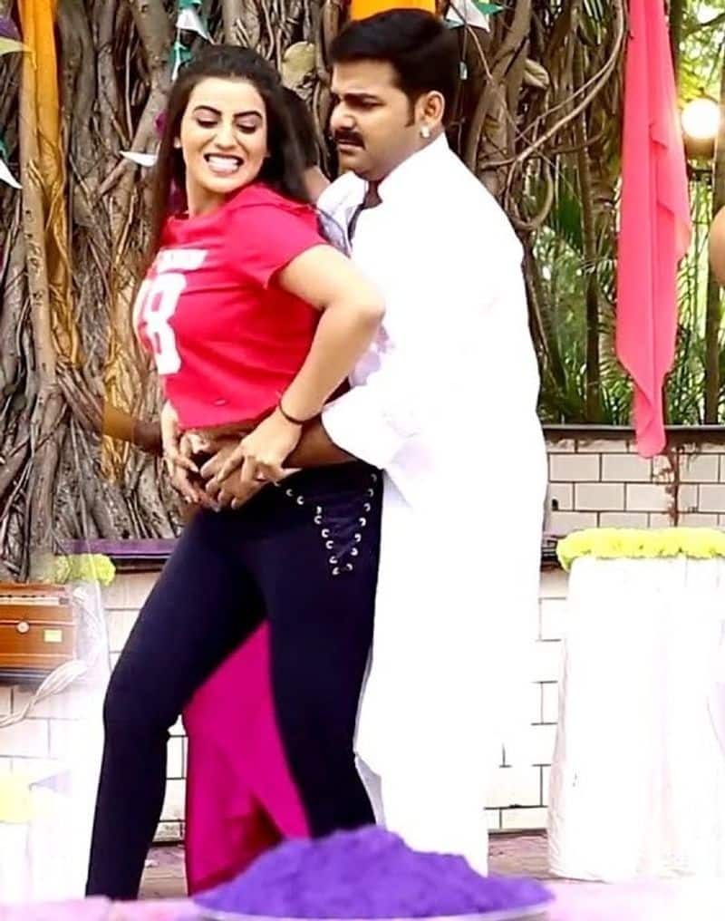 800px x 1016px - Akshara Singh SEXY video, pictures: Bhojpuri actress, Pawan Singh's song  'Holi Me Aag Lagal' is perfect for fe