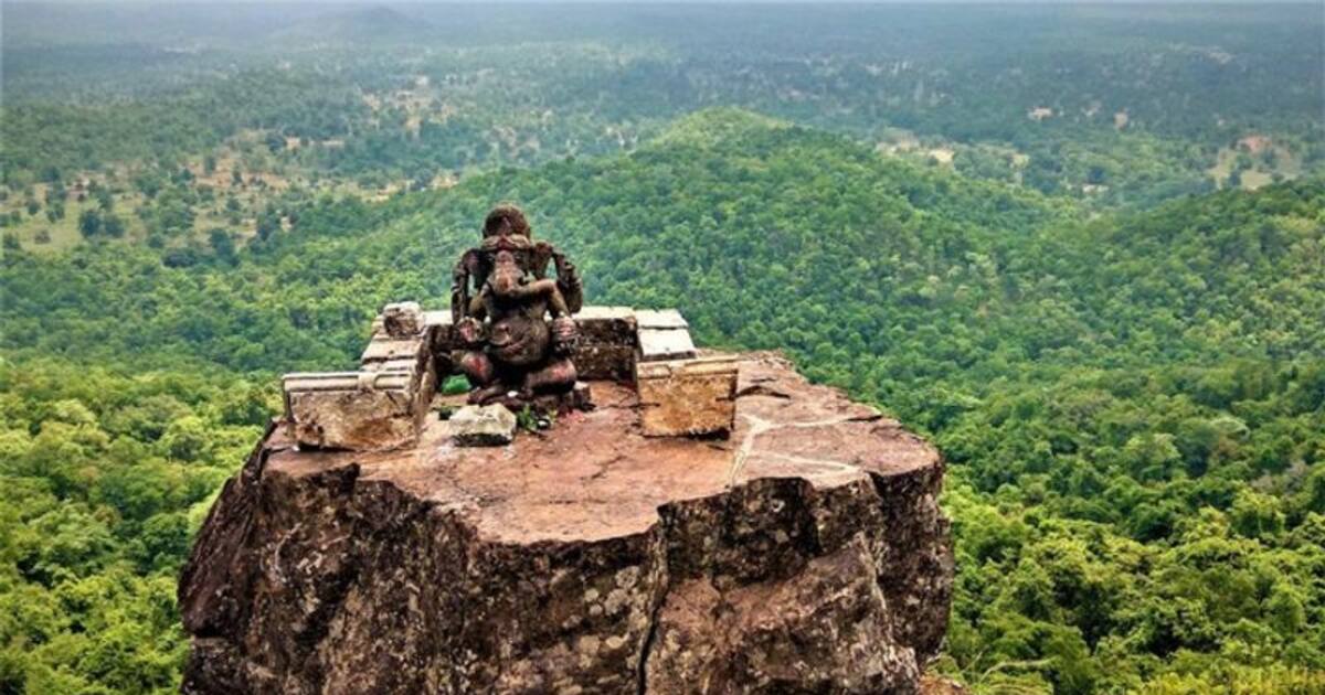 viral video: 3000 அடி உயரம்.. முரசு போன்ற மலையில் வீற்றிருக்கும் விநாயகர்.. தில்லாக பூசாரி செய்யும் காரியம் 