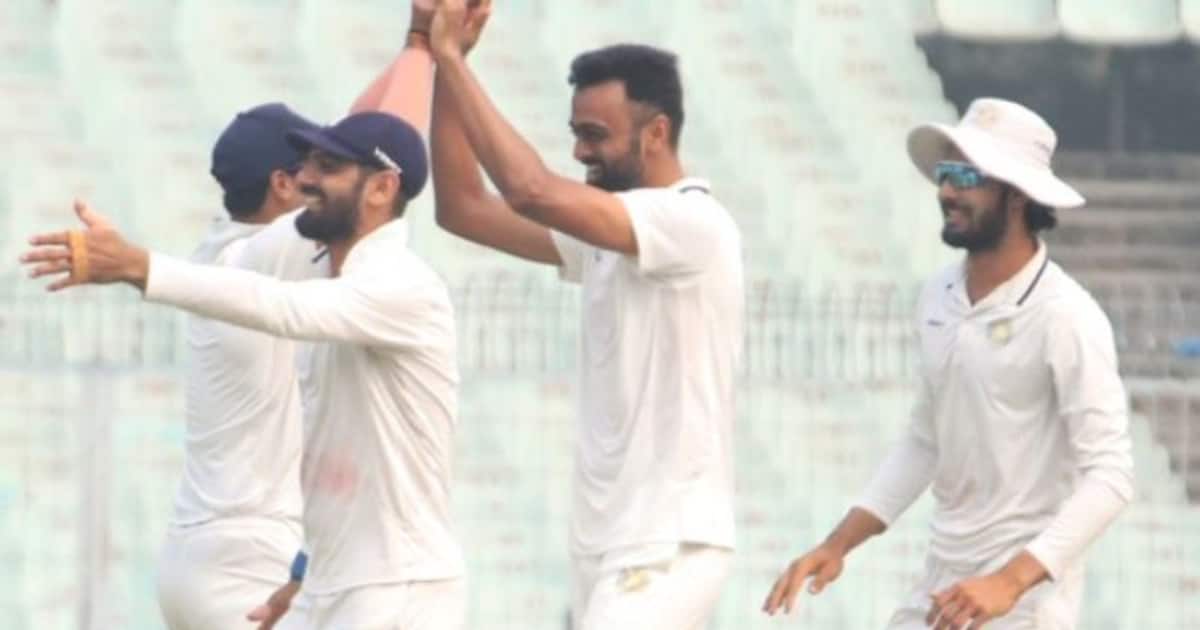 ரஞ்சி டிராபி ஃபைனலில் பெங்கால் அணியை வீழ்த்தி 2வது முறையாக கோப்பையை வென்றது சௌராஷ்டிரா அணி