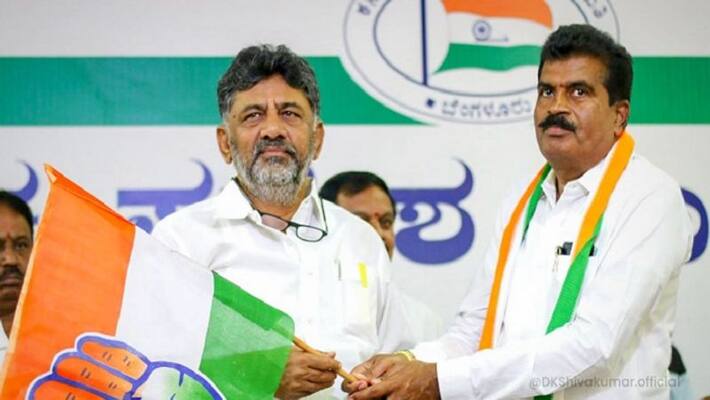 Setback for BJP in Karnataka Lingayat Leader HD Thammaiah Joins Congress Ahead Of Polls Setback for BJP in Karnataka Lingayat Leader HD Thammaiah Joins Congress Ahead Of Polls