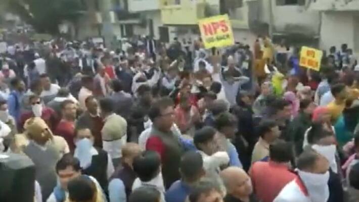 Protests of 70 thousand government employees for old pension scheme in Haryana;  Police used water cannons and tear gas shells