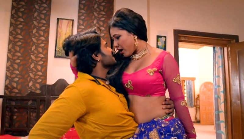 hará Egipto abortar Bhojpuri SEXY video: Priyanka Pandit, Pradeep Pandey's BOLD bedroom song  “Chintu” is too hot to handle-WATCH