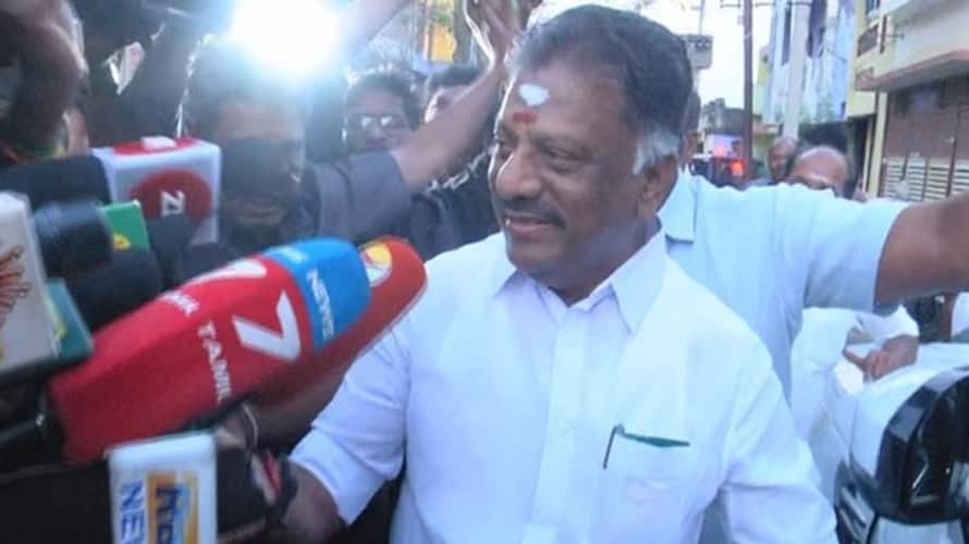 o panneerselvam welcomes vk sasikala's statement in kuttalam o panneerselvam welcomes vk sasikala's statement in kuttalam