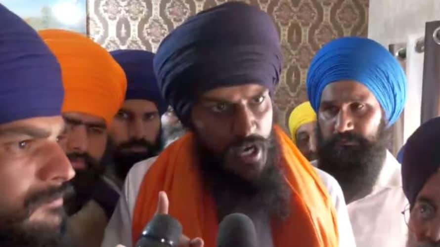 Amrit Pal Singh in Delhi? The CCTV footage of him wearing a mask and without a turban has come to light..ISR Amrit Pal Singh in Delhi? The CCTV footage of him wearing a mask and without a turban has come to light..ISR