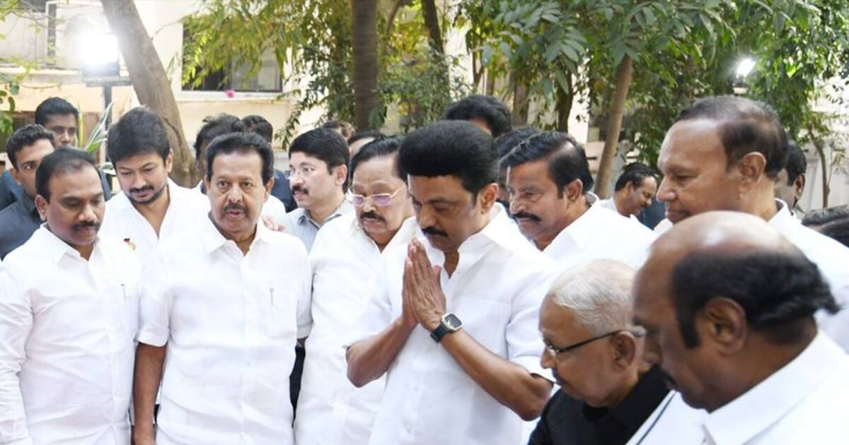 பிறந்தநாளை முன்னிட்டு பெரியார் நினைவிடத்தில் முதல்வர் ஸ்டாலின் மரியாதை