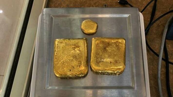 Smuggling more than a kilo of gold hidden in slippers, Man caught at Bangalore airport - bsb