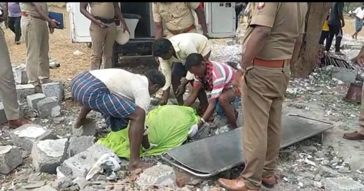 தர்மபுரியில் கோர விபத்து: தரைமட்டமான பட்டாசு குடோன்; 2 பேர் உடல் சிதைந்து பலி