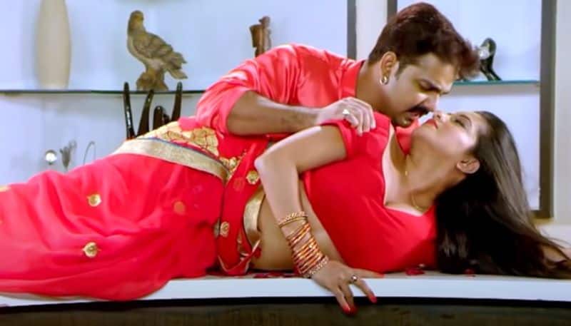 Monalisa Ka Sexy Video Choda Chudi - Monalisa BOLD and SEXY video: Bhojpuri actress, Pawan Singh's bedroom  romance is 'too hot to handle'-WATCH