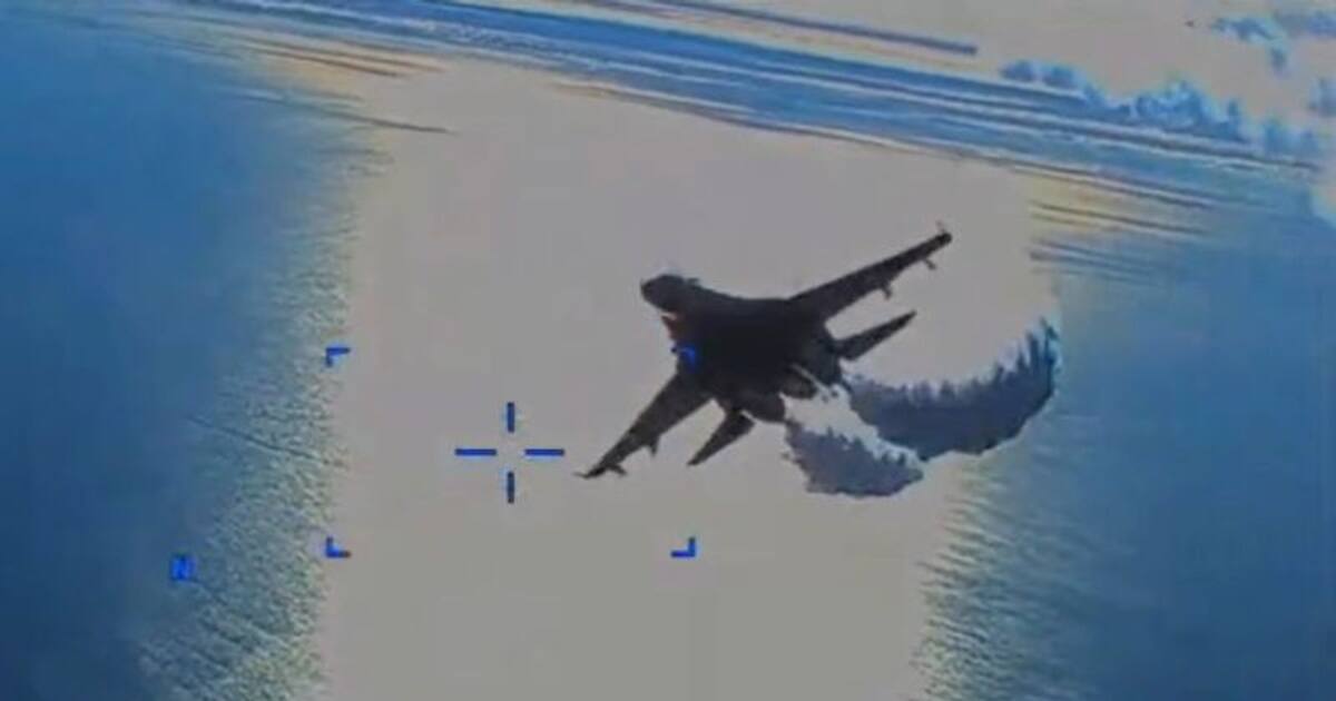 VIDEO: US Releases Footage Of Russian SU-27 Fighter Jet Dumping Fuel On ...