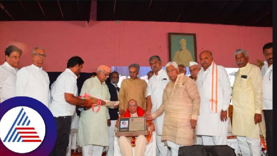 Politics becoming a job says Speaker Horatti at gadag rav Politics becoming a job says Speaker Horatti at gadag rav