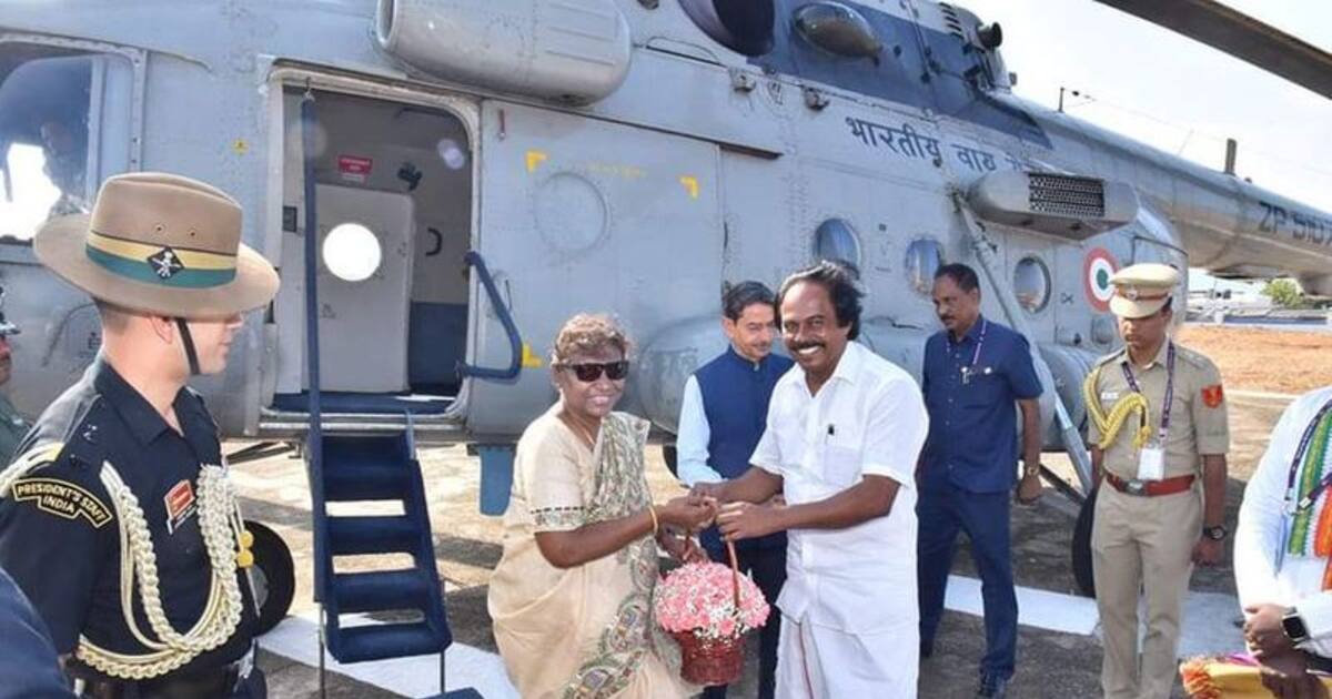 குமரியில் திருவள்ளுவர் சிலையை வியந்து பார்த்த குடியரசு தலைவர் திரௌபதி முர்மு