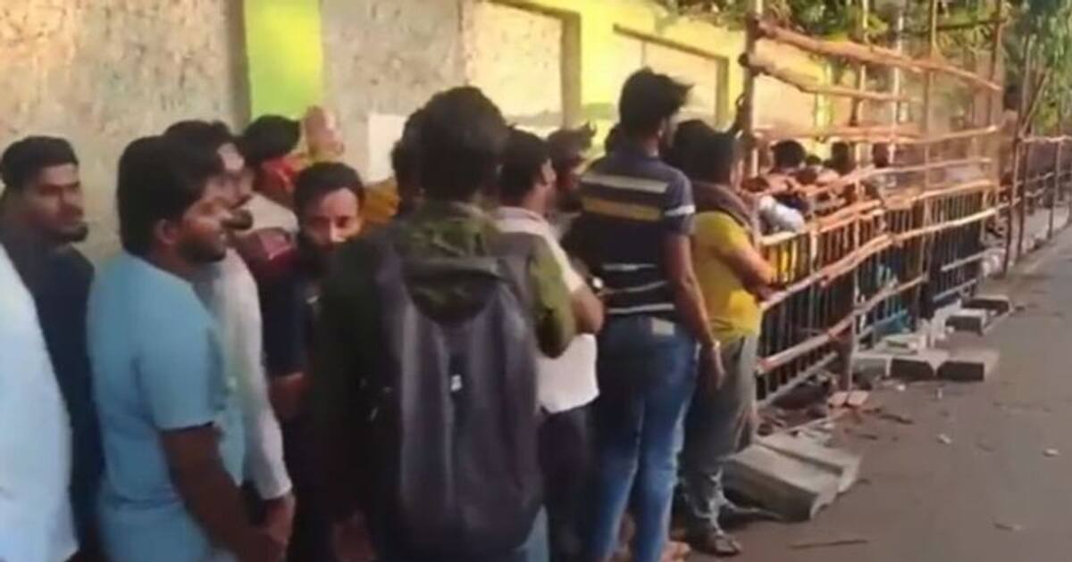 Watch : இந்தியா Vs ஆஸ்திரேலியா ஒரு நாள் போட்டிக்கான டிக்கெட் விற்பனை! அலைமோதும் கூட்டம்!