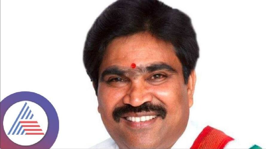 Police seized sarees from MLC R Shankar's house at ranebennur haveri rav Police seized sarees from MLC R Shankar's house at ranebennur haveri rav