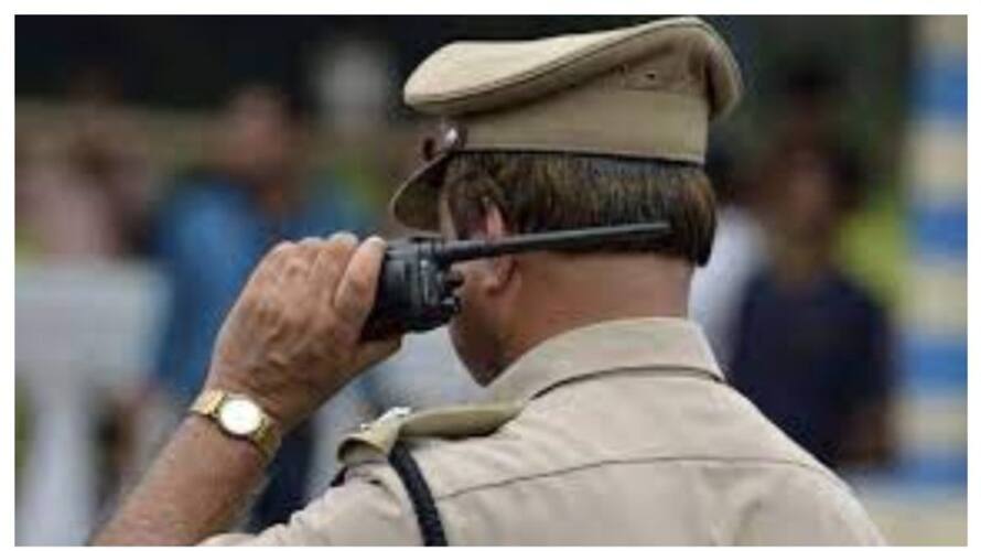 The suspect who is in custody was taken to a shopping mall Suspension fvv The suspect who is in custody was taken to a shopping mall Suspension fvv