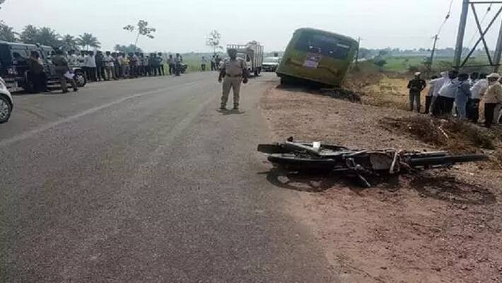 3 person dies in bus bike accident near belagavi district gvd 3 person dies in bus bike accident near belagavi district gvd