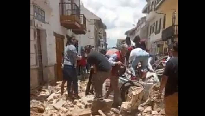 Huge earthquake in Ecuador.. 14 people died.. Damaged houses, schools, buildings..