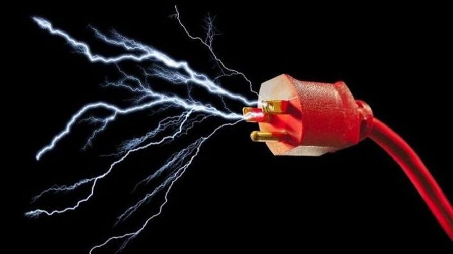 Three Killed in the Same Family due to Electricity Shock at Chincholi in Kalaburagi grg Three Killed in the Same Family due to Electricity Shock at Chincholi in Kalaburagi grg
