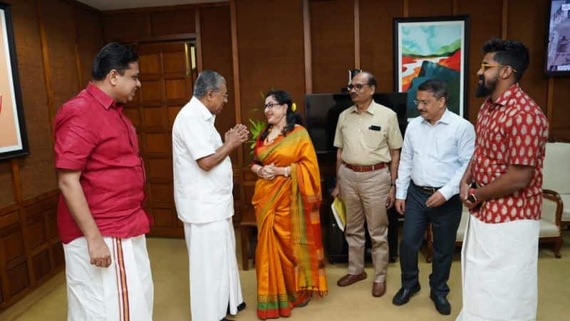 actress sheela visited kerala assembly meets pinarayi vijayan nsn