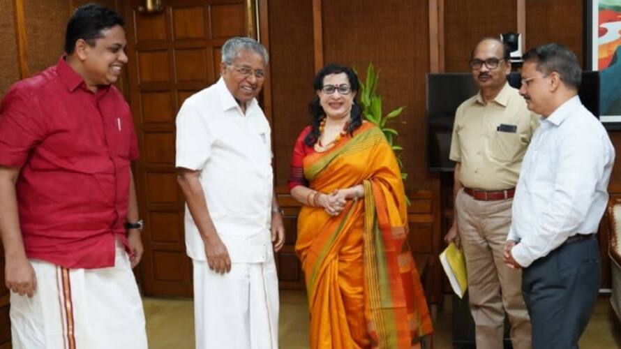 actress sheela visited kerala assembly meets pinarayi vijayan nsn actress sheela visited kerala assembly meets pinarayi vijayan nsn