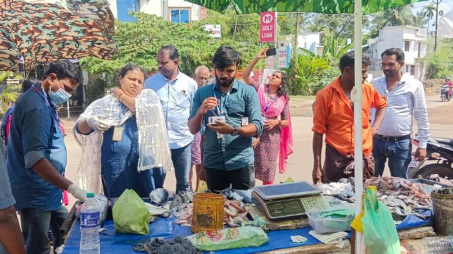 Fish preserved with formalin seized destroyed in alappauzha vkv Fish preserved with formalin seized destroyed in alappauzha vkv