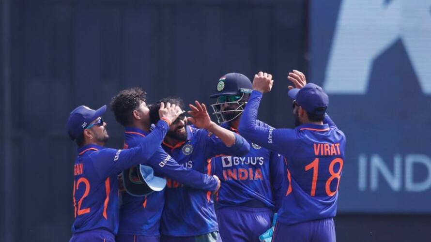 Hardik Pandya, Kuldeep Yadav picks 3, Team India scored huge target in chennai OdI series decider cra Hardik Pandya, Kuldeep Yadav picks 3, Team India scored huge target in chennai OdI series decider cra