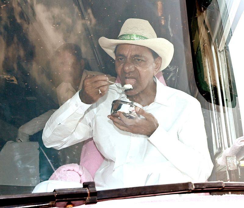 CM KCR had Lunch In Convoy Bus In during crop loss assesment tour